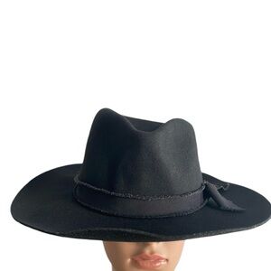 Olive & Pique Kaia 100% Wool Hat With Adjustable